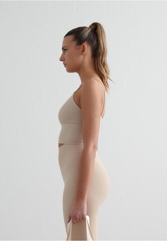 Sport top de la Aim'n pe bej