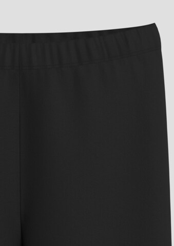 s.Oliver Skinny Shorts in Schwarz