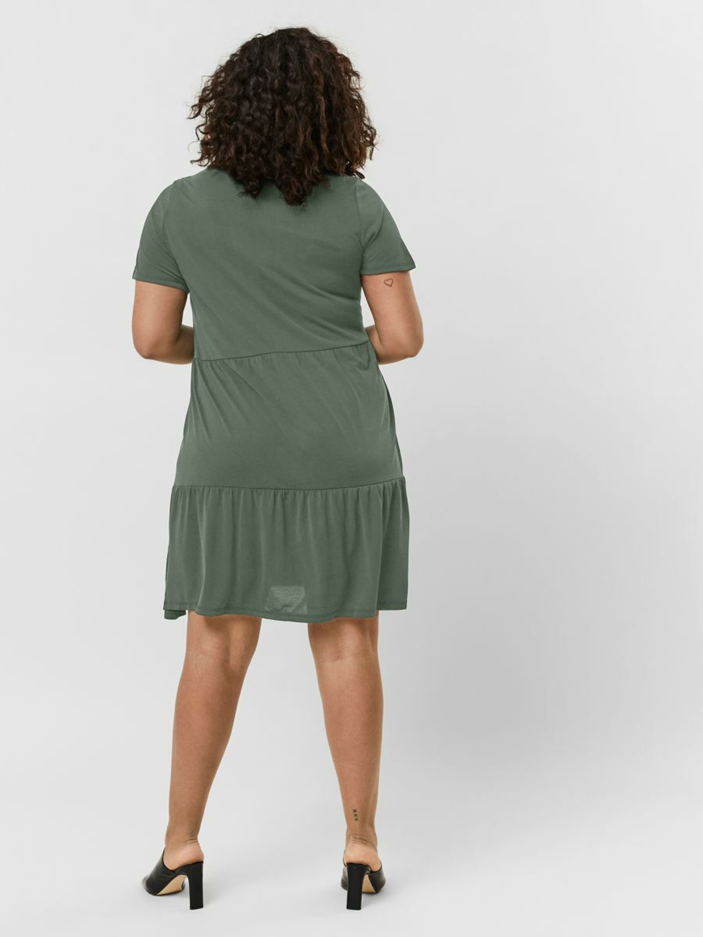 Frauen Große Größen Vero Moda Curve Kleid 'Calia' in Grün - ES74297
