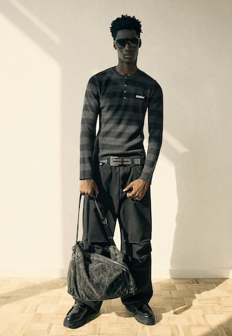 Sweat-shirt Bershka en gris