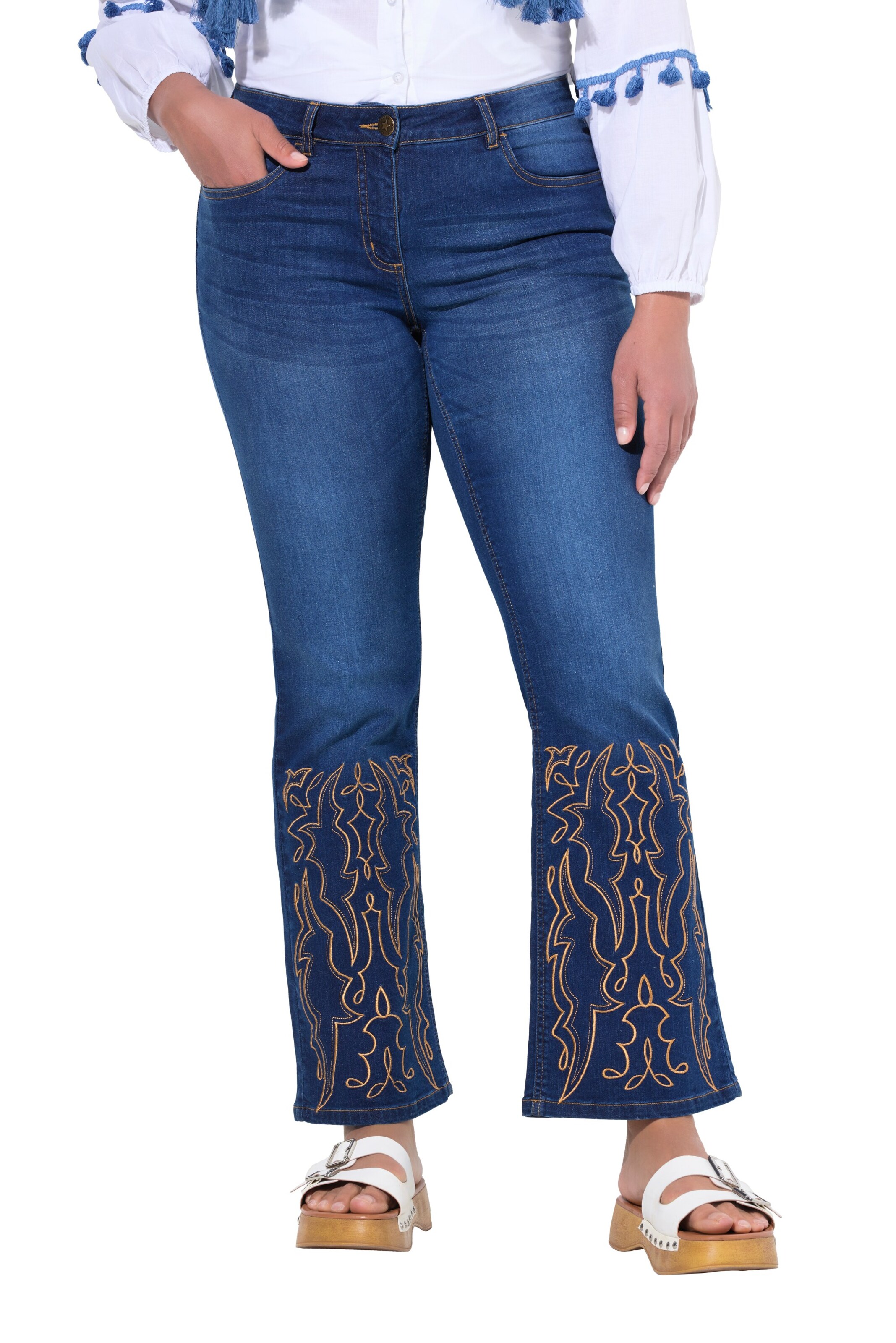 Angel of Style Flared Jeans in Blue: front