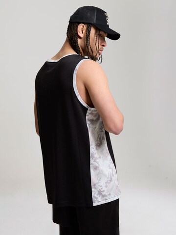 AND1 - Camiseta '93 Airtex' en negro