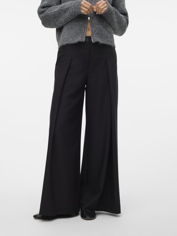 VERO MODA Wide leg Pleat-front trousers 'NOLA' in Black: front