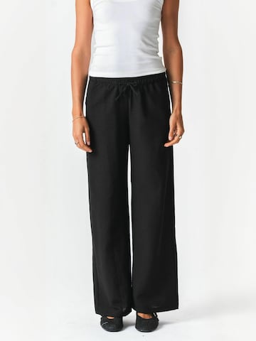 TEESHOPPEN - Calças ' Lilly ' em preto: frente