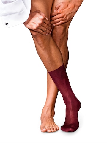 FALKE Socks 'No. 4 Pure Silk' in Red: front