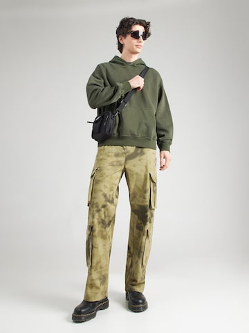 Abercrombie & Fitch Суичър 'ESSENTIAL' в зелено