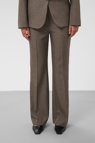 SOAKED IN LUXURY Skinny Broek in Bruin