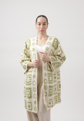 Elara Cardigan i grøn: forside