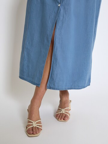 Abito camicia 'Allison' di Peppercorn in blu