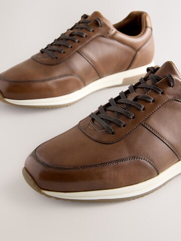 Next Rövid szárú sportcipők - barna