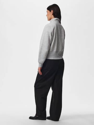 PIECES Sweatshirt in Grau