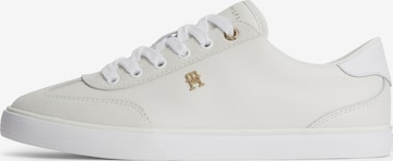 TOMMY HILFIGER Низкие кроссовки 'CHIC' в Белый: спереди