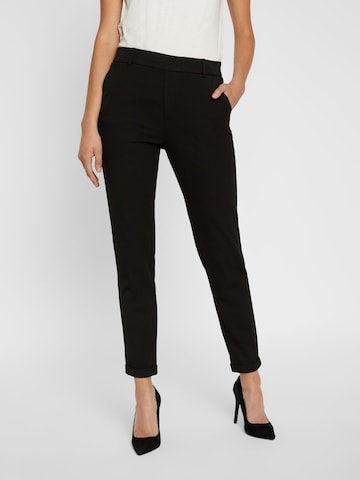 Vero Moda Petite - Slimfit Calças 'Maya' em preto: frente