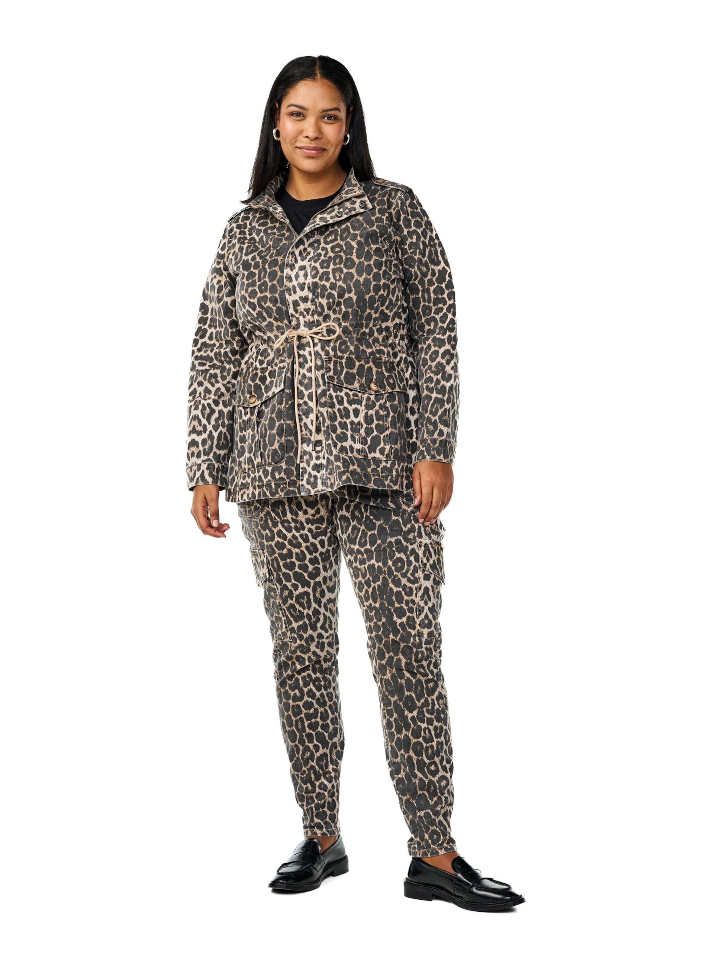 Zizzi Regular Cargo trousers 'Jsea' in Brown: front