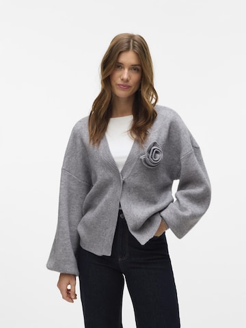 Cardigan 'CARRIE' VERO MODA en gris : devant