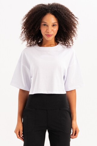 T-shirt Justever en blanc : devant