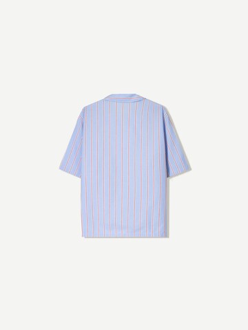 Comfort fit Camicia di Bershka in bianco