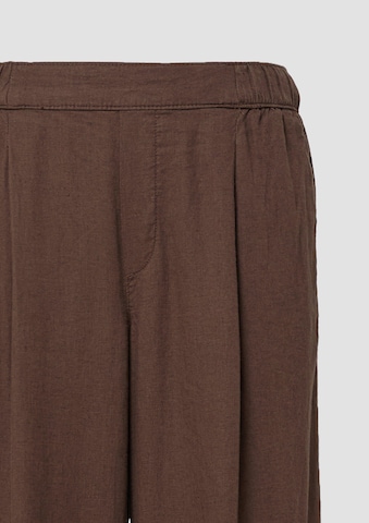 s.Oliver Regular Pleat-front trousers in Brown