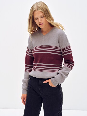 ABOUT YOU x Toni Garrn Sweater 'Penelope' in Grey