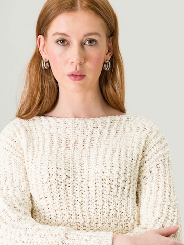 zero Pullover mit U-Boot Ausschnitt in Beige