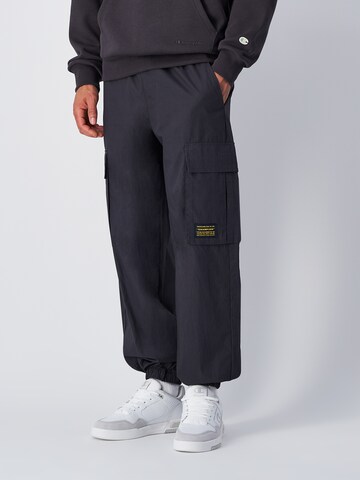 Champion Authentic Athletic ApparelTapered Cargo hlače - siva boja: prednji dio