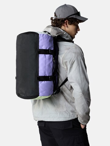 Borsa da viaggio 'BASE CAMP DUFFEL' di THE NORTH FACE in lilla: frontale