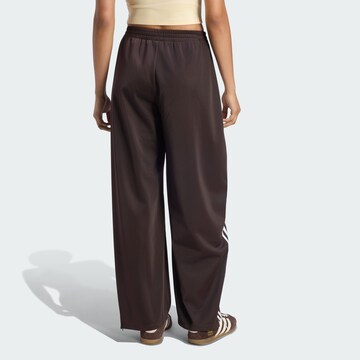 ADIDAS ORIGINALS - Barrel Pantalón 'Firebird' en marrón