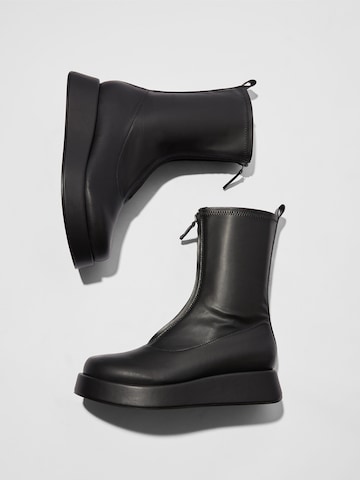 Bershka Stiefelette in Schwarz