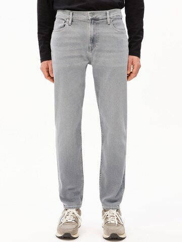 ARMEDANGELS Regular Jeans in Grey: front