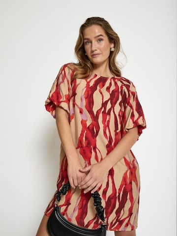 Robe 'Rikki' minus en rouge