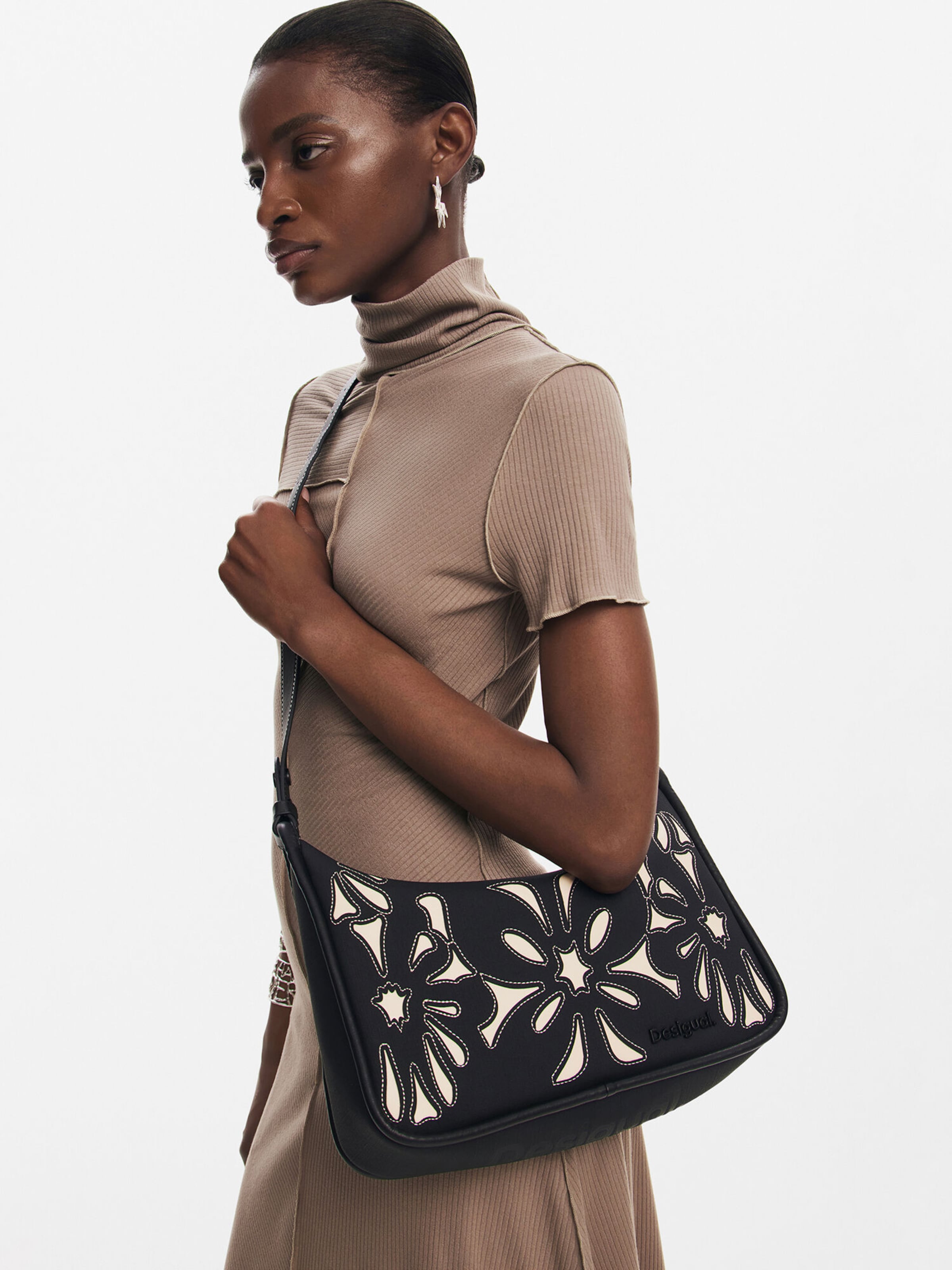 Desigual Bolso de hombro en Negro ABOUT YOU