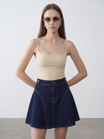 Dilvin Tanktops & Camis in Beige: Vorderseite