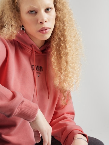 Sweat-shirt 'ESSENTIAL' Tommy Jeans en rose