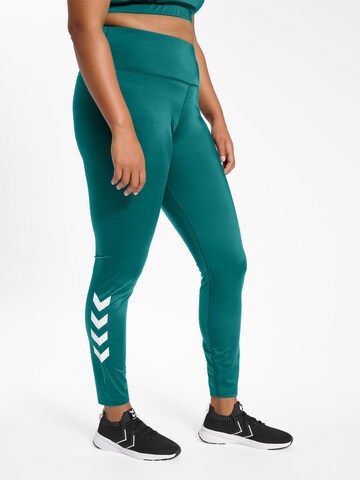 Skinny Pantalon de sport Hummel en vert : devant