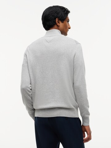 TOMMY HILFIGER Sweater in Grey