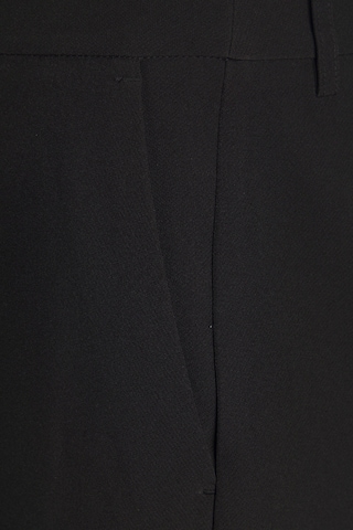 regular Pantaloni con piega frontale di LASCANA in nero