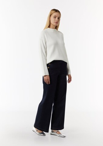COMMA Sweater in White