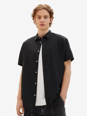 Coupe regular Chemise TOM TAILOR en noir : devant