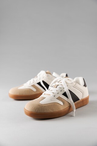 Aniston Sneaker in Weiß