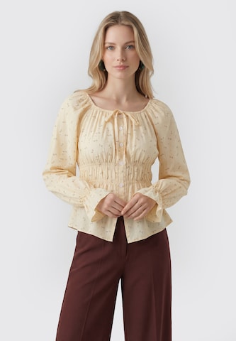 Usha - Blusa en amarillo: frente