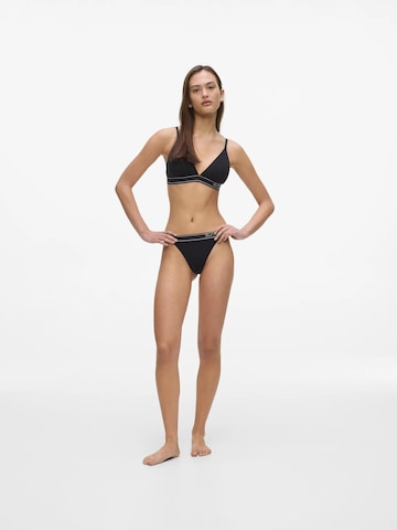 Triunghi Sutien de la Karl Lagerfeld pe negru