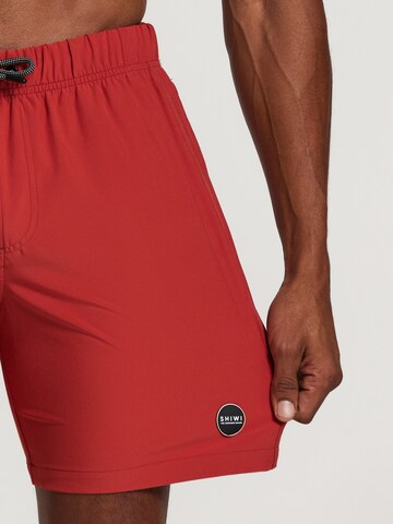 Shiwi Board Shorts 'easy mike solid 4-way stretch' in Rot