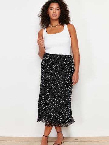 Gonna di Trendyol Curve in nero: frontale