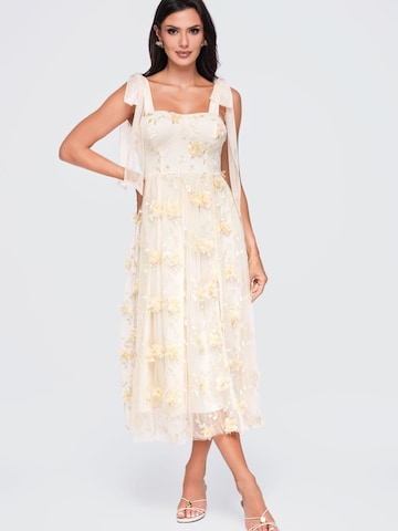 Rochie de seară de la Ombre pe bej: față