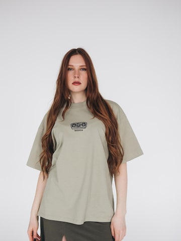 Maglia extra large di RADADA in grigio: frontale