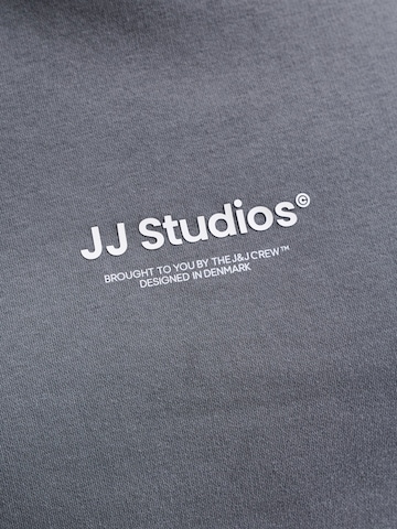 Sweat-shirt 'JJESOHO' Jack & Jones Plus en gris