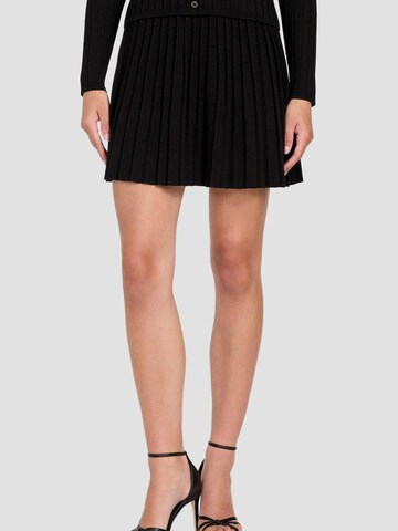 GUESS Regular Pants in Black: front