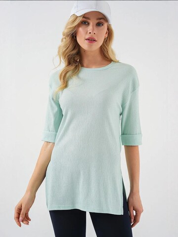 Bigdart Shirt in Green: front