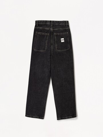 Bershka Loosefit Džíny – černá