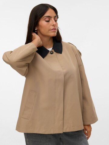 Veste mi-saison 'VMLucia ' Vero Moda Curve en marron : devant